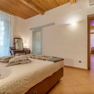 Apartment Borghese Roomy Flat, Rome